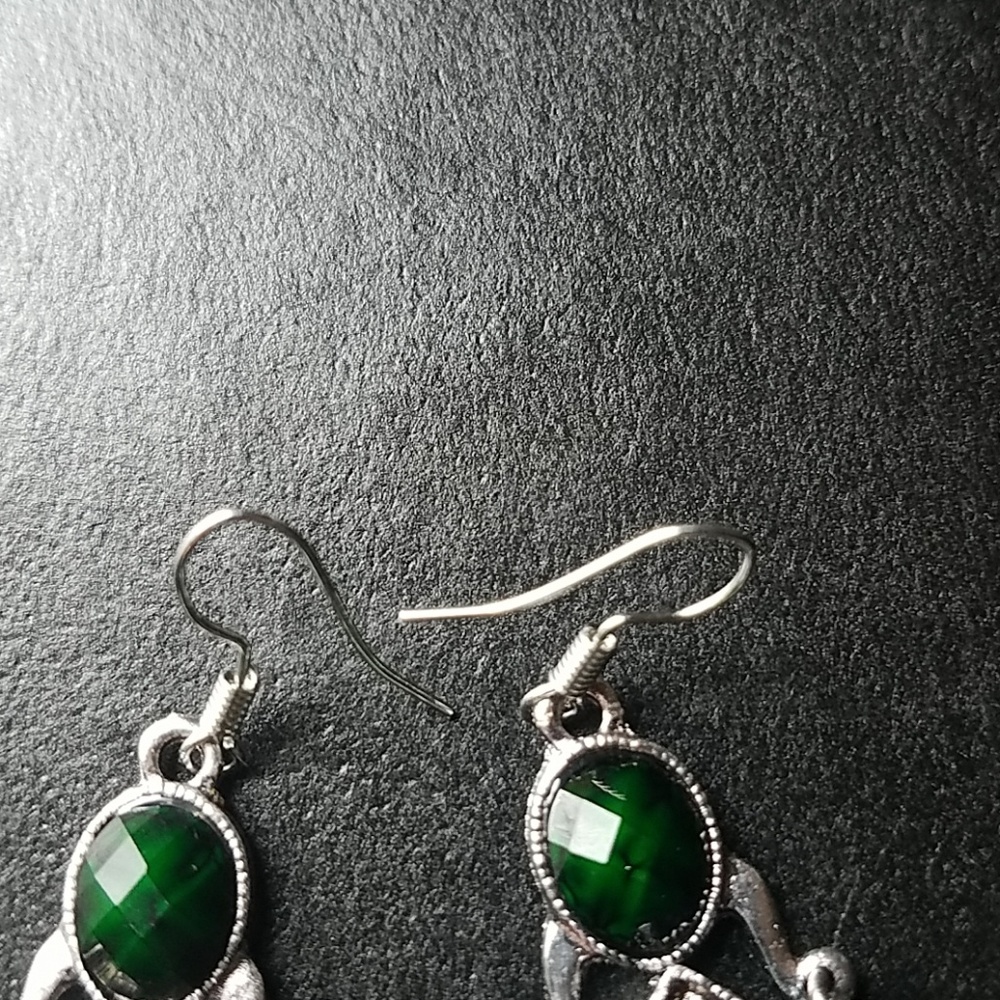 Emerald dangle earrings - Picture 2 of 3